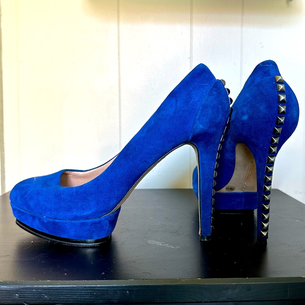 Vintage Vince Camuto blue suede studded heels